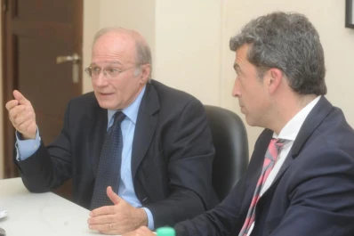 Gana el cambio en la capital y la continuidad en el sur