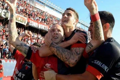 Colón no perdió el tiempo y goleó a Arsenal
