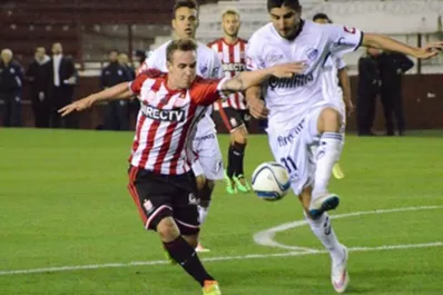 Estudiantes goleó 4 a 1 a Quilmes y sueña con la Copa