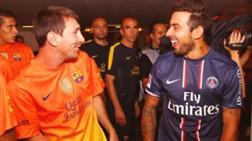 SON AMIGOS. Lionel Messi y Lavezzi podrían jugar juntos en Barcelona. (BLAUGRANAS.COM)