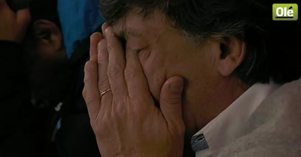 LA IMAGEN QUE DARÁ QUE HABLAR. Daniel Hourcade lloró cuando los australianos anotaron el último try del partido. IMAGEN DE VIDEO