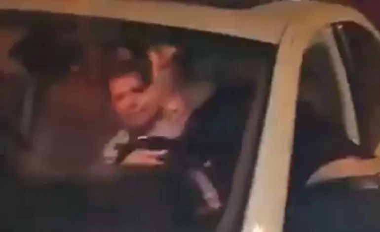 DISCUSIÓN. Piorno agrede a Olmedo en su vehículo, a la salida del motel. imagen captura de video