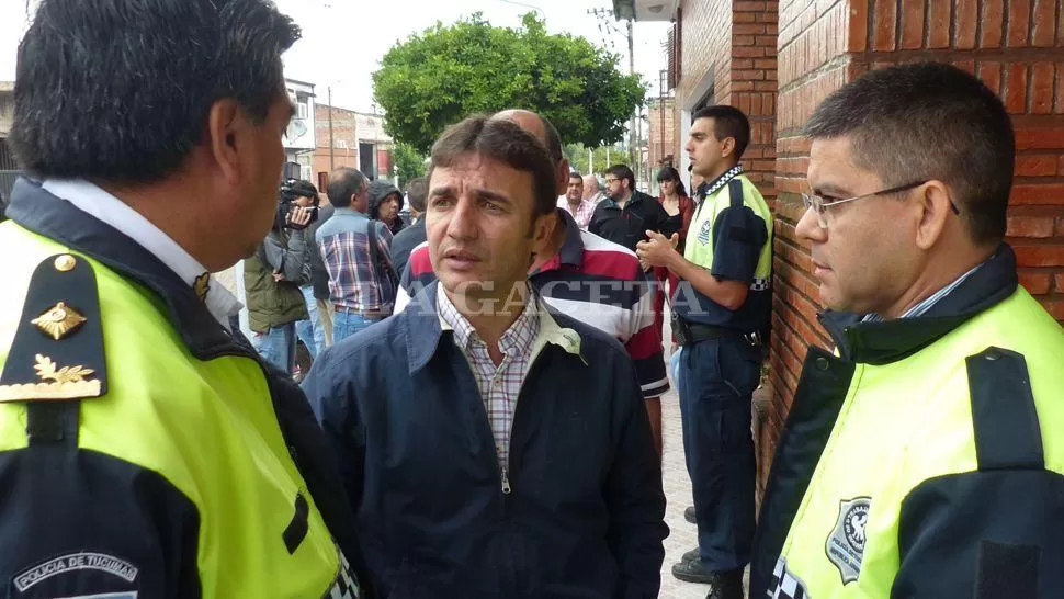 PREOCUPACIÓN. Sánchez dijo que junto a las bombas había un cigarrillo para encender las mechas. LA GACETA / FOTO DE OSVALDO RIPOLL
