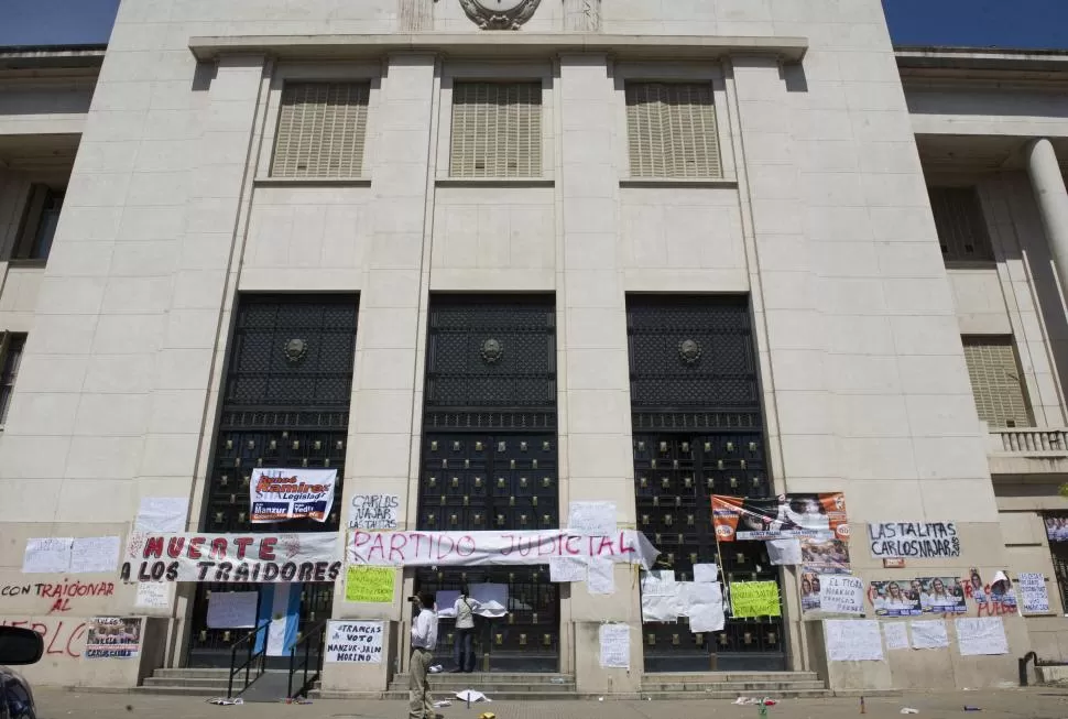 PALACIO DE JUSTICIA. En septiembre, militantes exigieron la validación de los comicios con carteles y pancartas. la gaceta / foto de jorge olmos sgrosso (archivo)