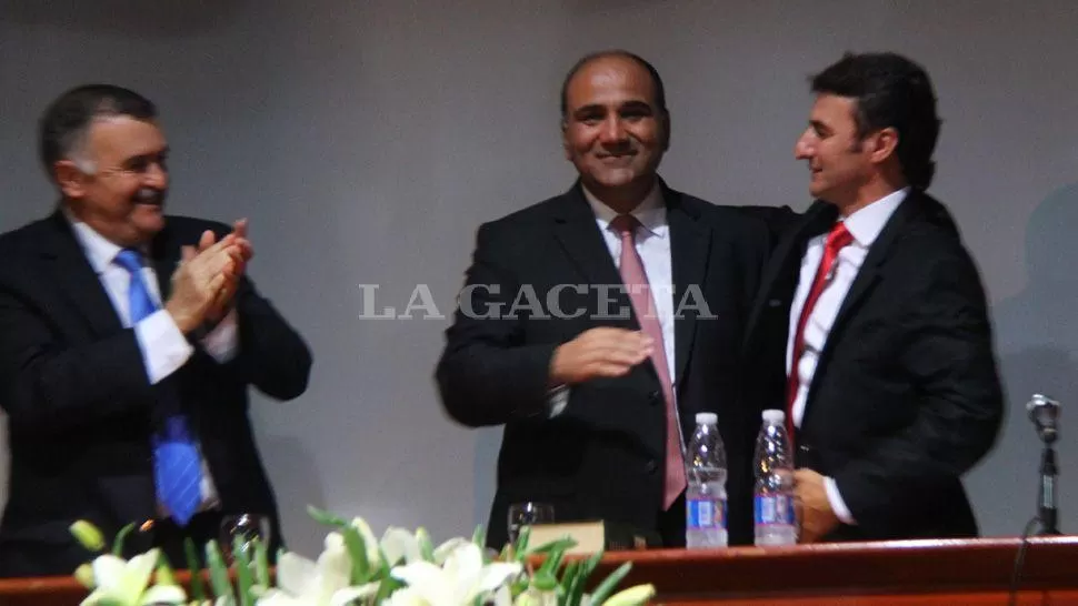 APOYO OFICIAL. El gobernador Manzur y el vice Jaldo asistieron a la asunción del intendente electo de Concepción. LA GACETA / OSVALDO RIPOLL