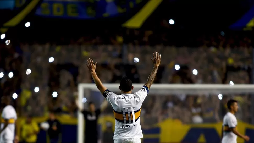 EL AGRADECIMIENTO FUE MUTUO. Tevez fue ovacionado por la hinchada, que le agradece su regreso al club. (dyn)