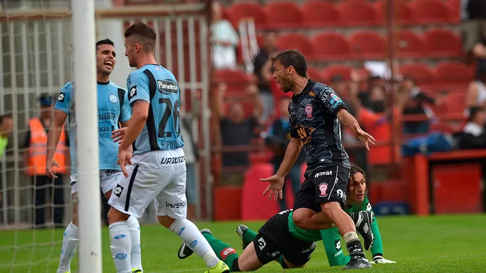 EMPATA EL GLOBO. Chiqui Pérez desvió la pelota y Huracán alcanzaba la igualdad ante Belgrano.
FOTO DE DYN