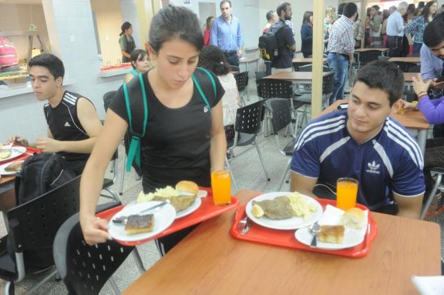 Emoción y reclamos en el primer “menú” del comedor universitario del ... Emoción y reclamos en el primer “menú” del comedor universitario del ...