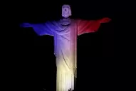 Los principales edificios del mundo se tiñen de rojo, blanco y azul en homenaje a las víctimas