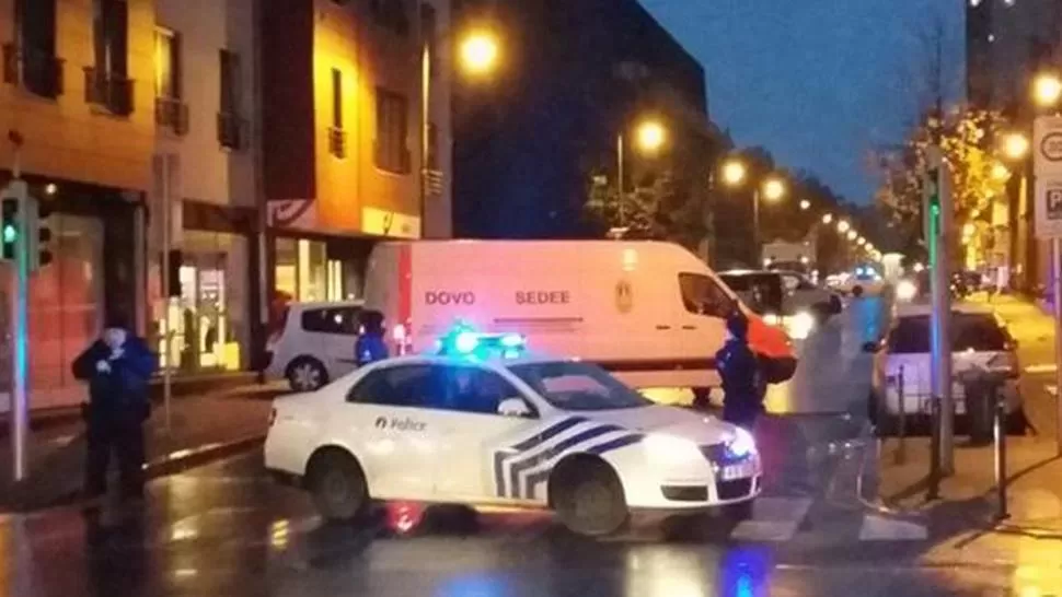 OPERATIVOS. Varias personas fueron detenidas en un barrio de Bruselas; se sospecha que podrían estar vinculados a los atentados. FOTO TOMADA DE TVE-2.COM
