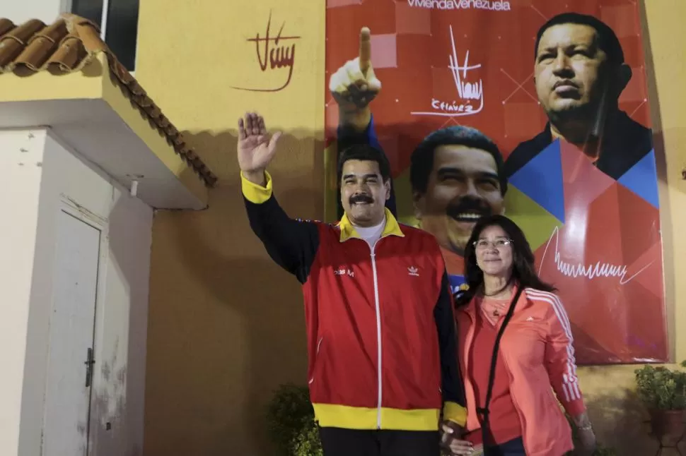 EN MARACAIBO. Maduro, junto a su esposa y primera dama, Cilia Flores. reuters