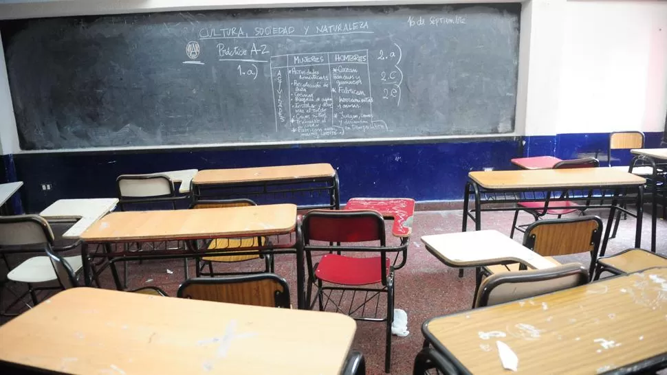 NO QUEDA NADA. Los chicos deberán asistir a clases hasta el 4 de diciembre. FOTO DE FRANCO VERA / LA GACETA