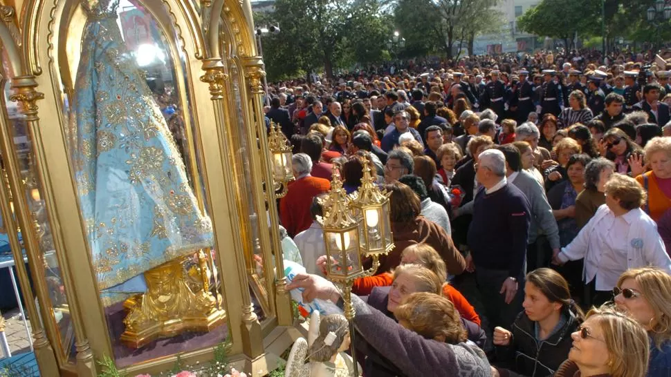 MULTITUDINARIA. La devoción por la Virgen Morena suele convocar a miles de fieles cada año. FOTO ARCHIVO