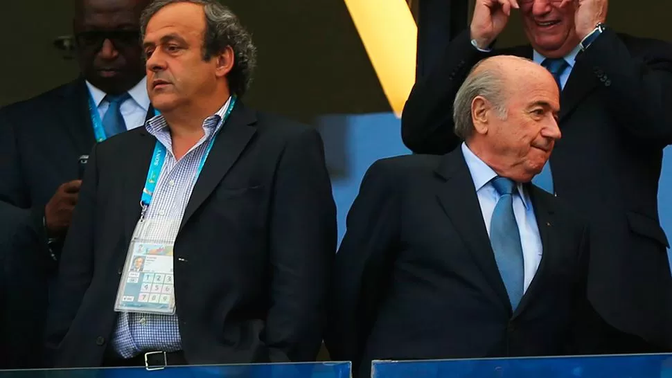 EN LA MIRA. Platini y Blatter suspendidos y procesados por la FIFA. (ARCHIVO)