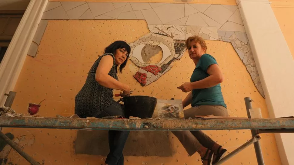 ARTISTAS. Albuixech y su colaboradora Virginia Zapata. FOTO DE ÁLVARO MEDINA / LA GACETA
