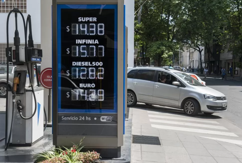 CARTEL INDICADOR. La empresa de bandera incrementó los precios de sus combustibles en los primeros minutos de ayer en todo el país. la gaceta / foto de florencia zurita