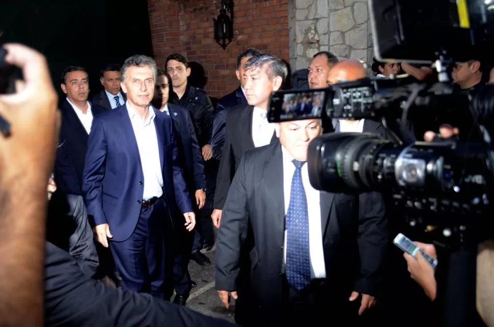 A LA SALIDA. Macri, antes de las 20, sale de la quinta presidencial de Olivos; no hubo fotógrafos durante el encuentro que mantuvo con Cristina Fernández. dyn