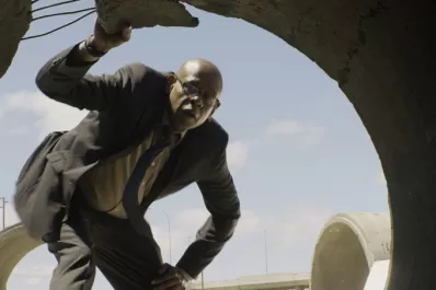 No es otro simple thriller entretenido