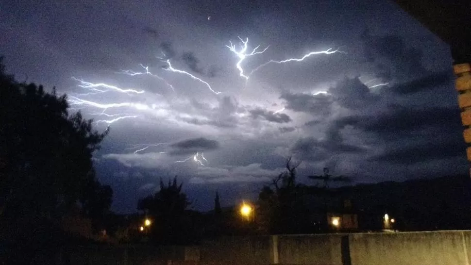 BAJO ALERTA. Podría haber fuerte actividad eléctrica, según el Servicio Meteorológico. FOTO ARCHIVO / GENTILEZA MARIANO CORBALÁN