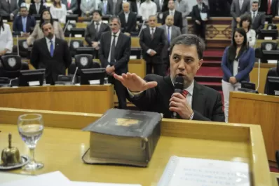 Con apoyo oficialista y de un sector de la oposición, Pérez ascendió a secretario