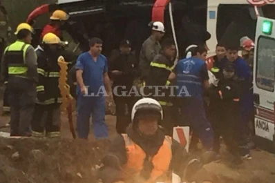 Los pasajeros del colectivo accidentado están fuera de peligro