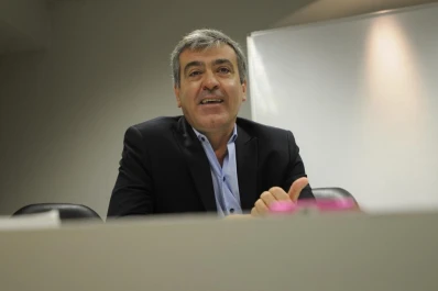 “Manzur no tendrá que arrodillarse por obras, como tuvieron que hacerlo gobernadores radicales”