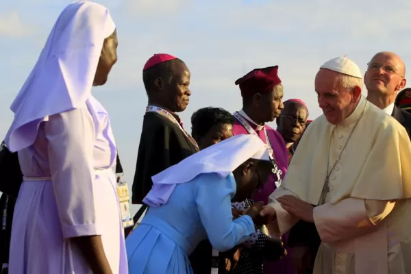 El Papa condena el colonialismo