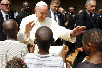 Francisco pide la unidad en uno de los países más pobres del mundo