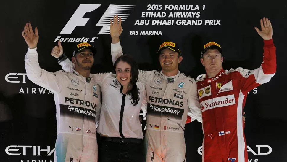 EL PODIO. Hamilton y Vettel secundaron a Rosberg en la última carrera de la temporada. REUTERS