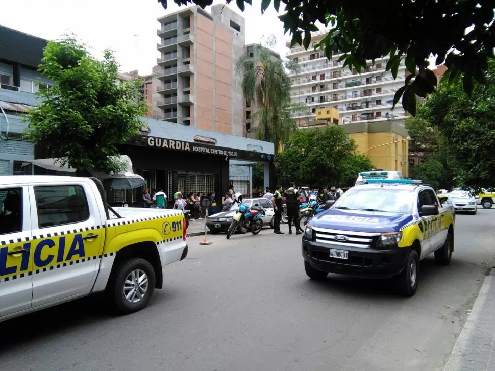 ALTERADOS. Allegados al ladrón ocasionaron disturbios en el hospital. foto enviada a la gaceta en whatsapp