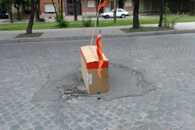 Creatividad vecinal para prevenir accidentes