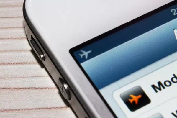 Seis ventajas de usar el celular en modo avión aunque no estés de viaje