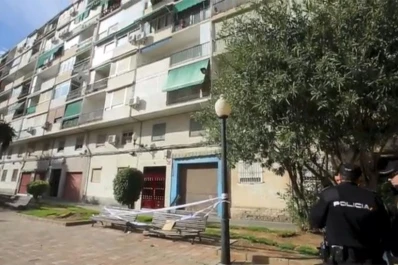 Un anciano murió al caerle una suicida que se arrojó desde un balcón
