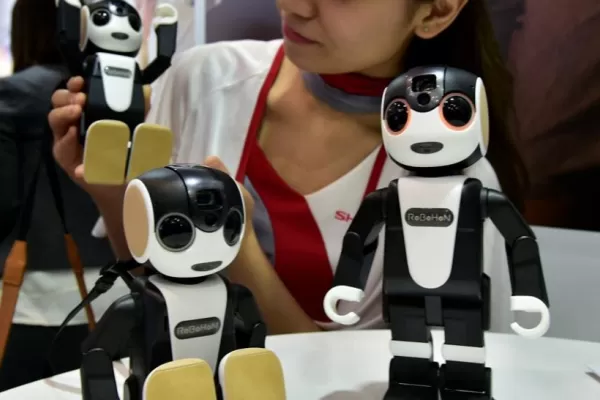 RoBoHon, el robot humaniode de Sharp