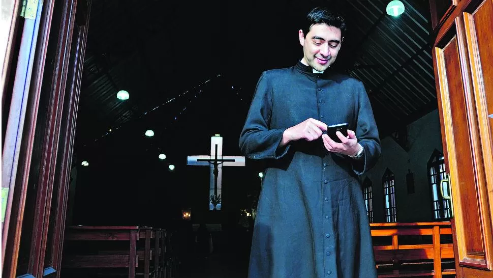 UN RELIGIOSO EN LAS REDES. El padre Luis predica en las redes sociales. ARCHIVO