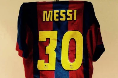 Messi llegó a los 30 millones de seguidores y lo celebró con una camiseta histórica