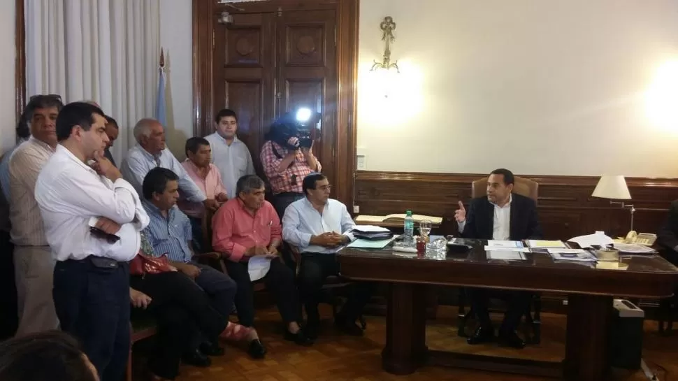 SIN RESPUESTA. El ministro de Gobierno se reunió con representantes del Frente de Gremios Estatales.  la gaceta / foto de natalia viola
