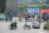 Estatales cortaron un puente y amenazan con sitiar la ciudad