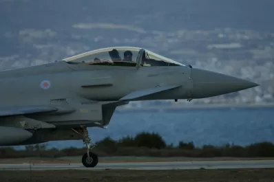 Los británicos bombardearon pozos petrolíferos de Estado Islámico