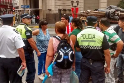 Feriantes protestaron para que los dejen trabajar durante las Fiestas