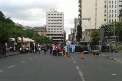 Caos vehicular en la zona de la plaza Independencia