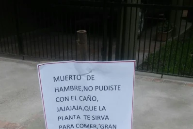 Una dedicatoria para los ladrones de flores
