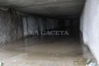El agua, presente en los túneles de calle Córdoba y Mendoza