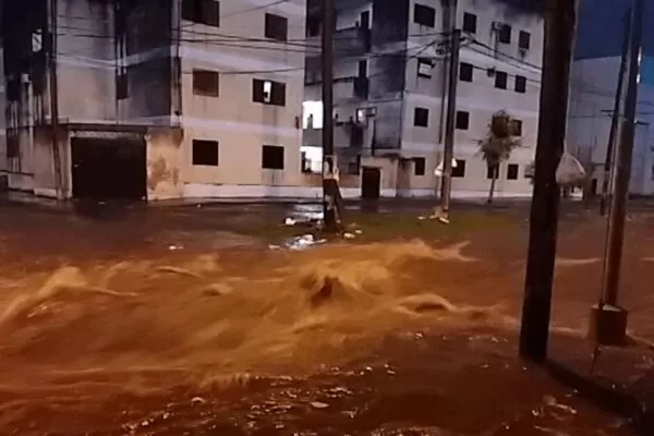 Trasladan a los evacuados a una escuela de El Colmenar