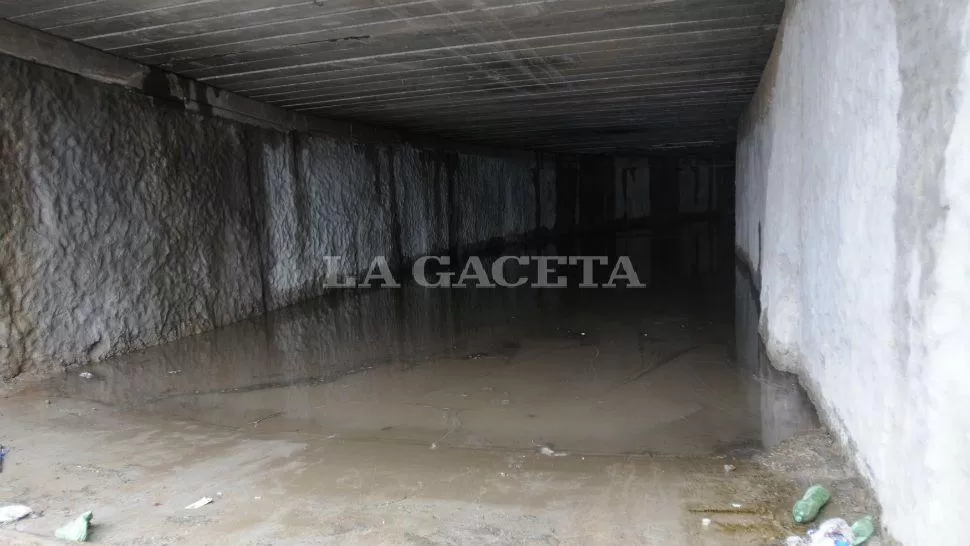 El agua, presente en los túneles de calle Córdoba y Mendoza