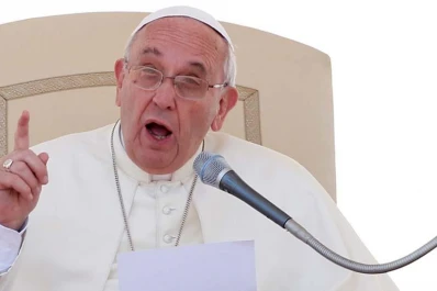 El Papa Francisco pide a cumbre de París decisiones para atenuar impactos del cambio climático