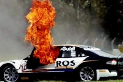 Espectacular escape en el Top Race por un auto en llamas