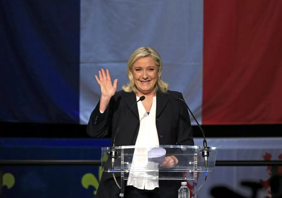 BUSCARÁN UN TRIUNFO CONTUNDENTE. Marine Le Pen habló a sus partidarios después de conocerse los resultados de la primera vuelta electoral. reuters