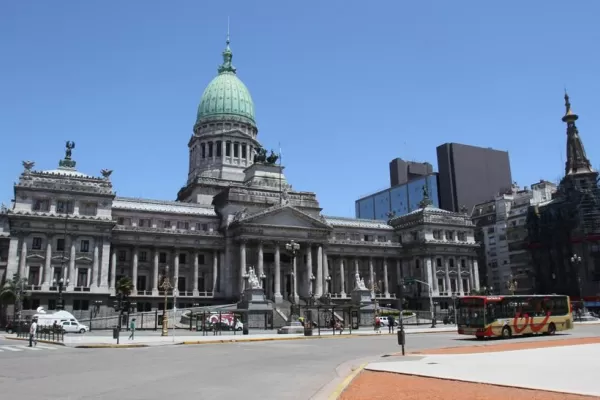Cristina quiere dejar la banda y el bastón en el Congreso