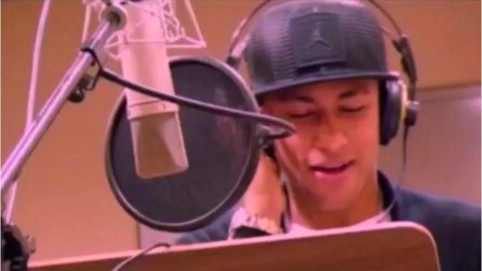Neymar solidario: ahora se luce como cantante